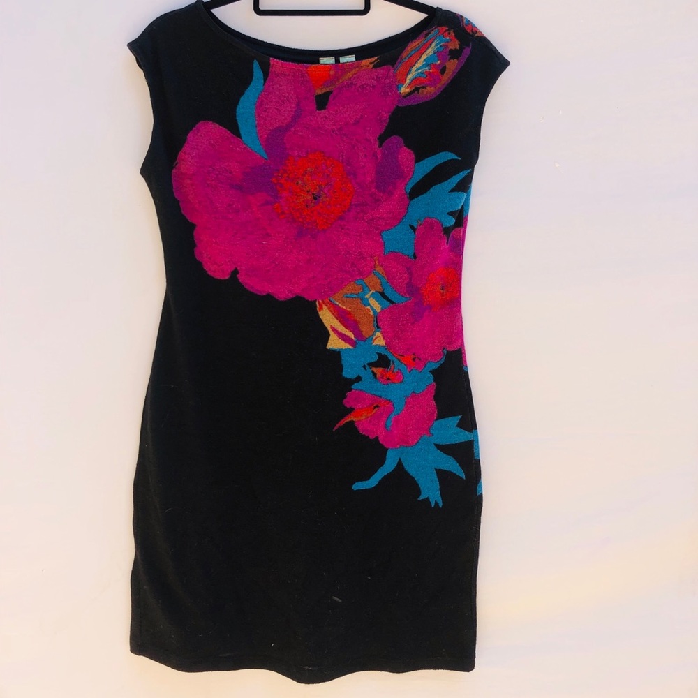 Short sleeves, floral sweater dress
